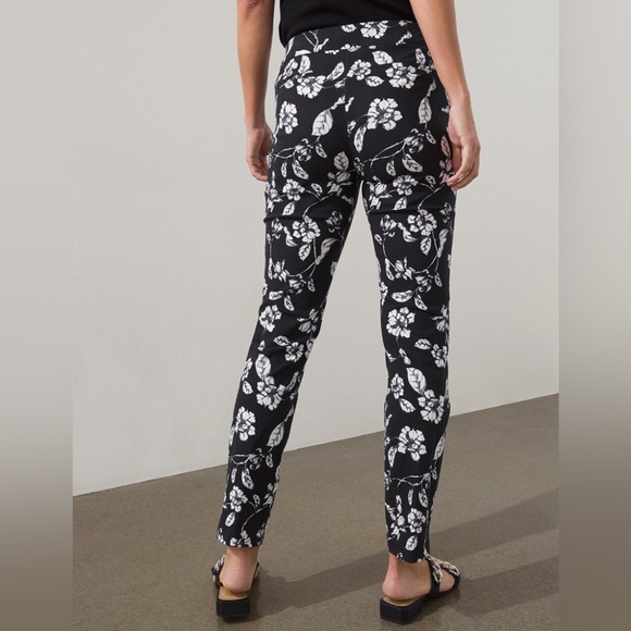 NWT Chico’s So Slimming 360 Brigitte Floral Slim Ankle Pants Size 1R (Size 8) - Picture 2 of 9